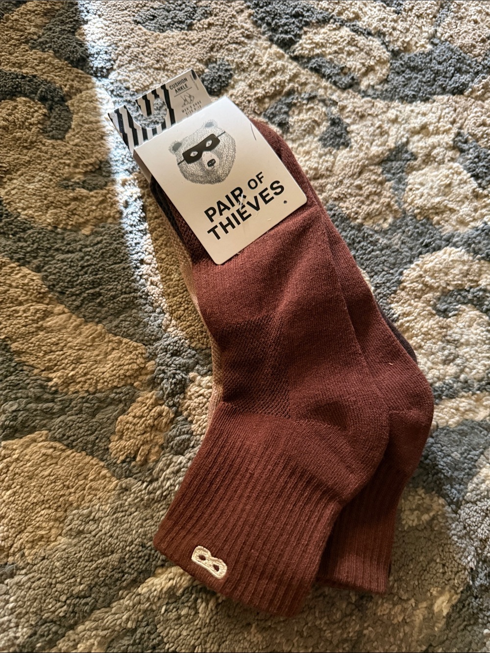 Pair of Thieves Men's Casual Crew Socks — Burgundy